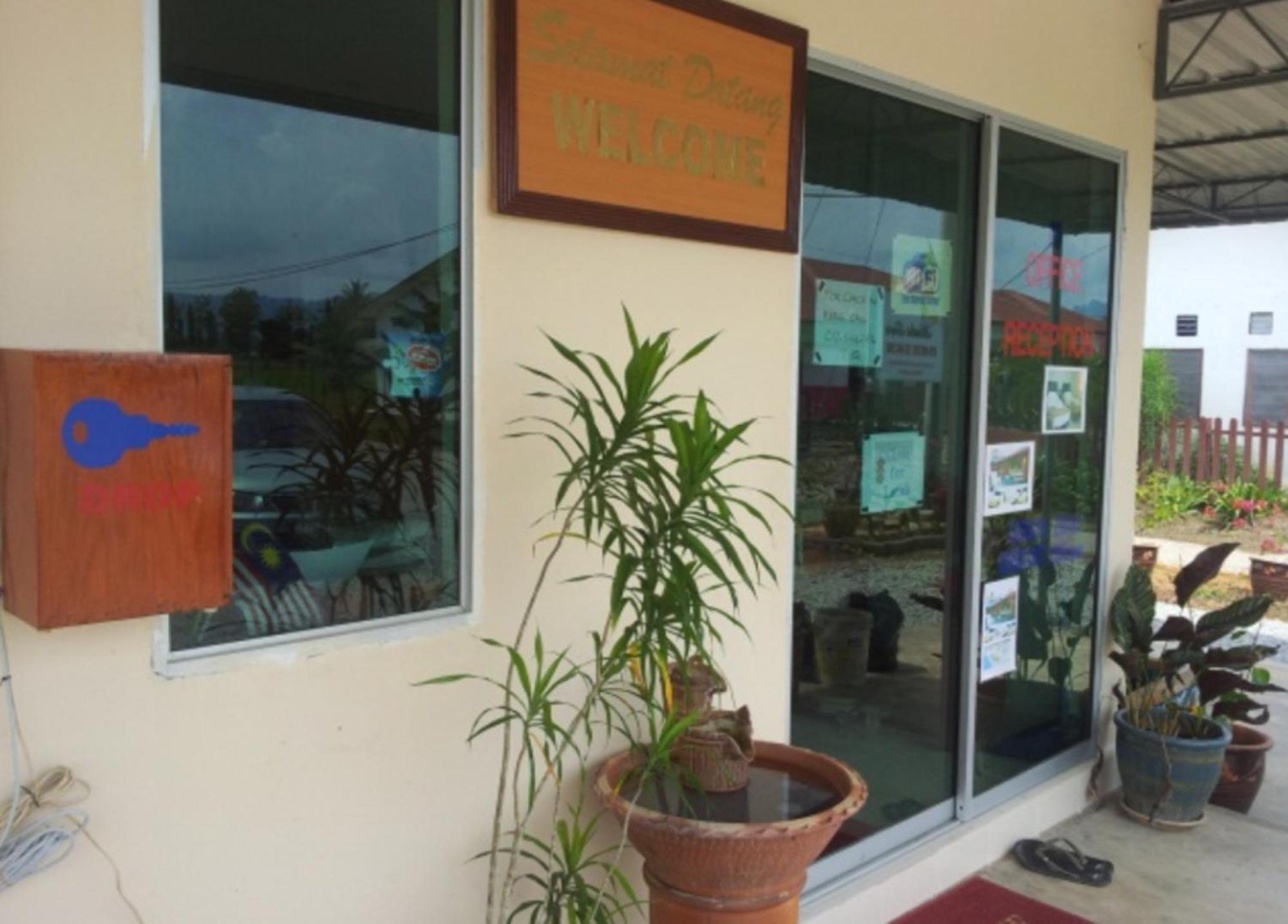 Huda Inn Pantai Cenang  Exterior photo