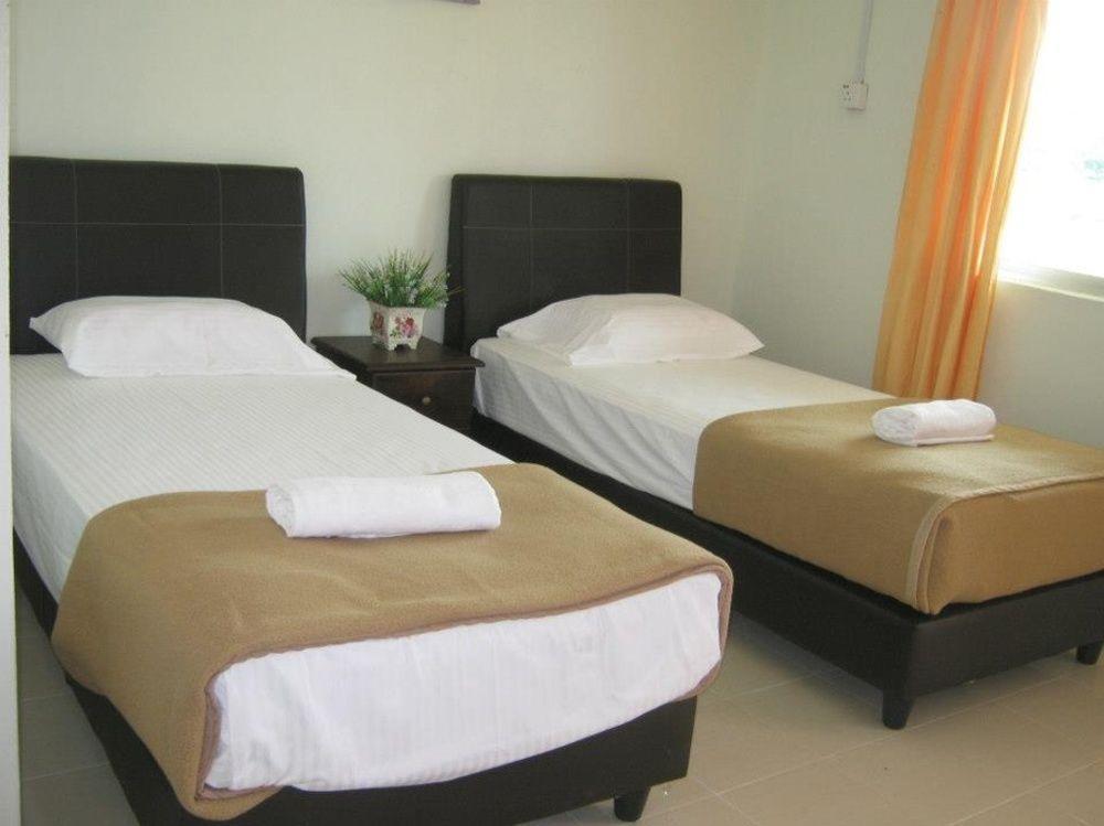 Huda Inn Pantai Cenang  Exterior photo