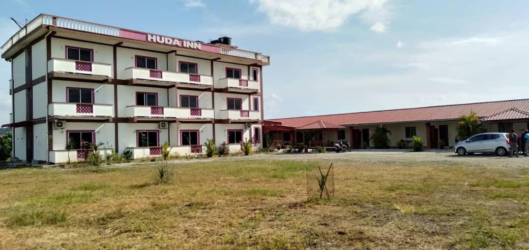 Huda Inn Pantai Cenang  Exterior photo