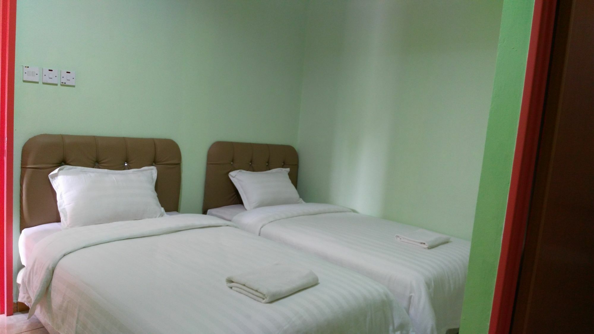 Huda Inn Pantai Cenang  Exterior photo